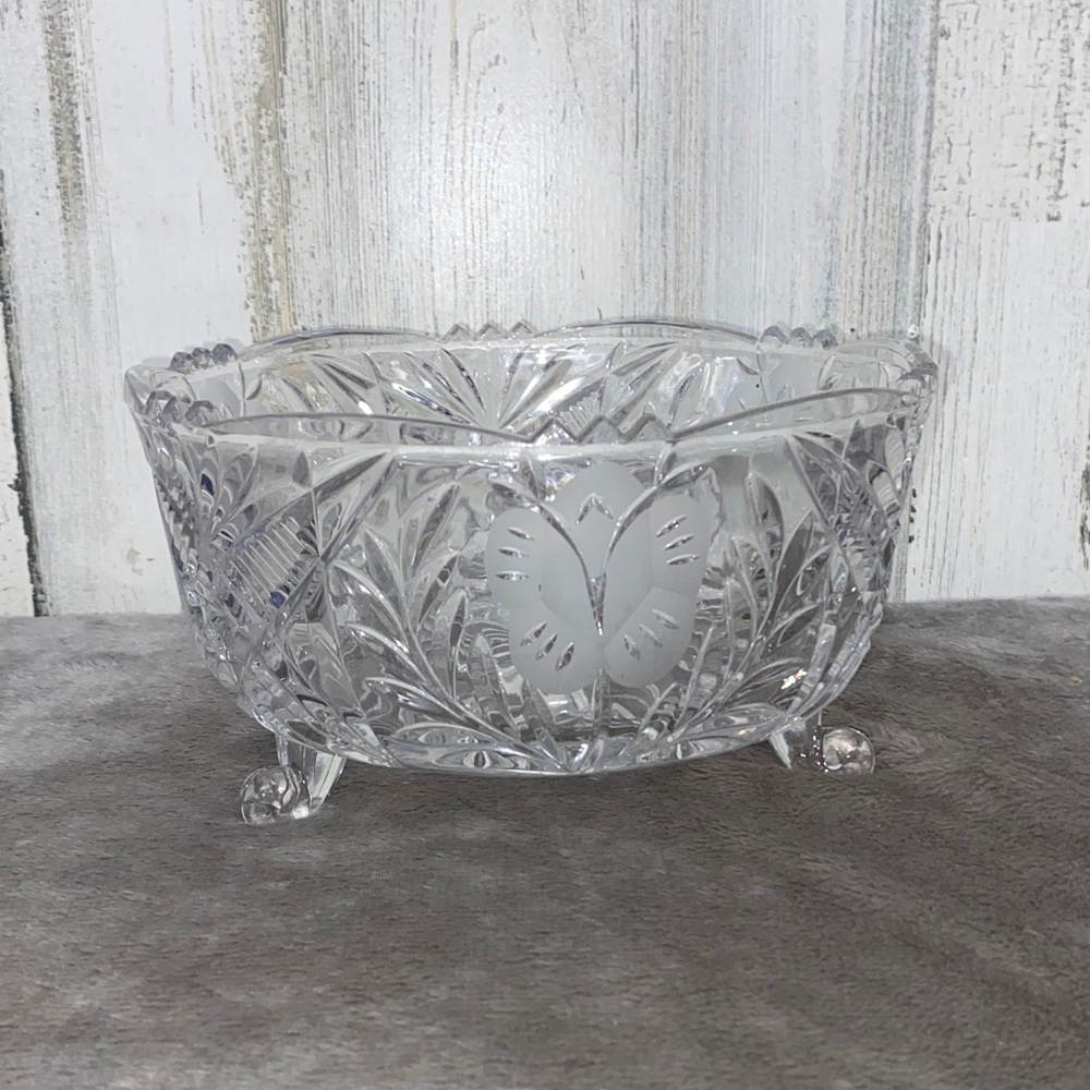 1107 Anna Hutte Elegant Crystal Footed Bowl